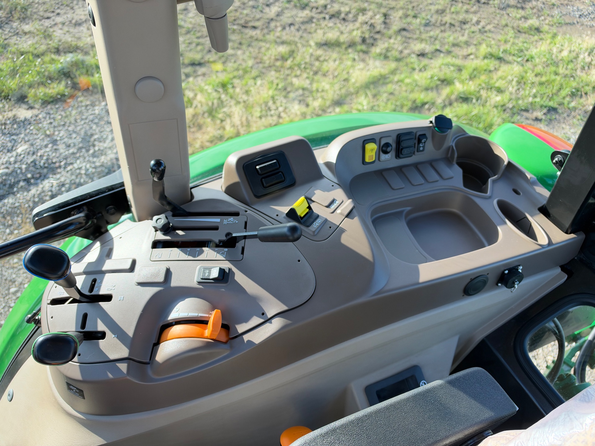 2024 John Deere 5067E