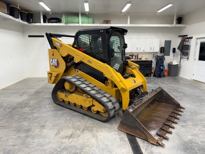 2020-caterpillar-289d3-front-angle-bucket_